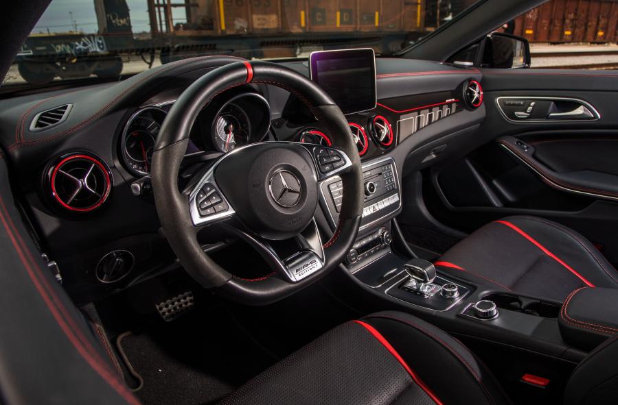 Интерьер Mercedes-AMG CLA45 4Matic (C117) 2016 года  (NA) (фото 3 из 34)